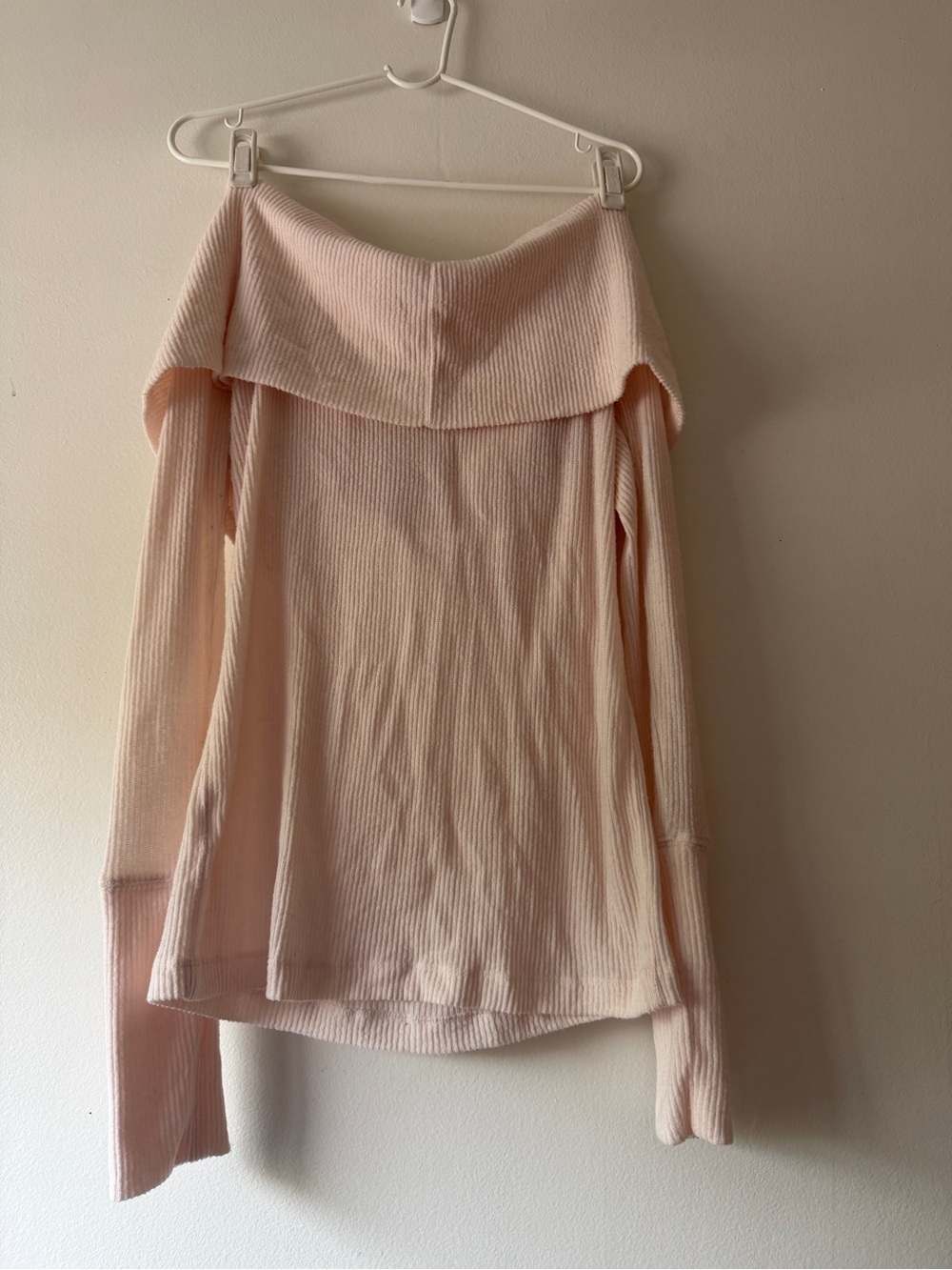 Off-the-Shoulder Ribbed Sweater in Light Pink